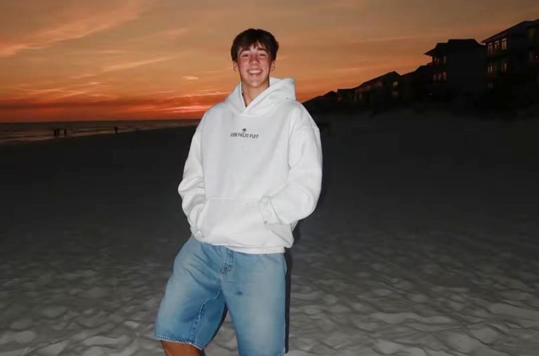 How tall is Paultooreall?